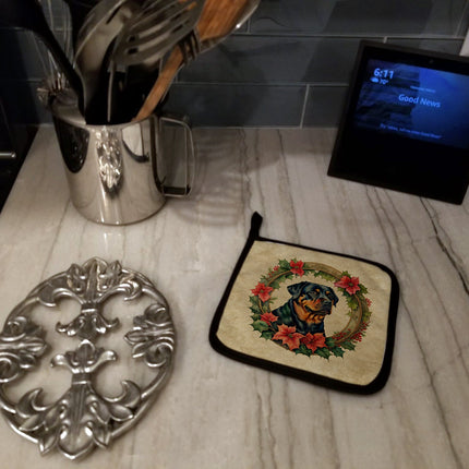 Rottweiler Christmas Flowers Pair of Pot Holders